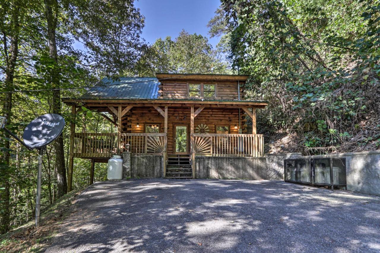 Cabin With Hot Tub And Deck, 3 Mi To Pigeon Forge Sevierville Εξωτερικό φωτογραφία