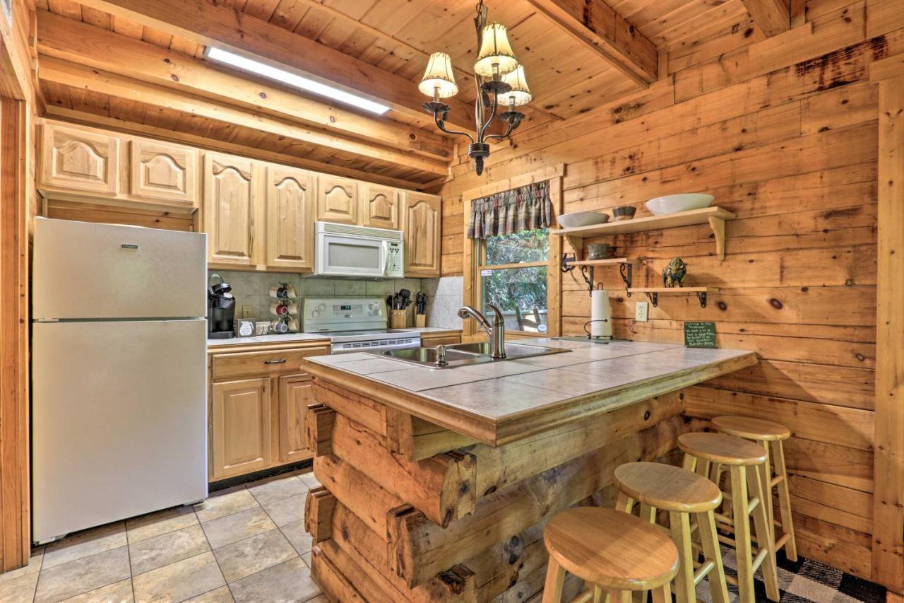 Cabin With Hot Tub And Deck, 3 Mi To Pigeon Forge Sevierville Εξωτερικό φωτογραφία