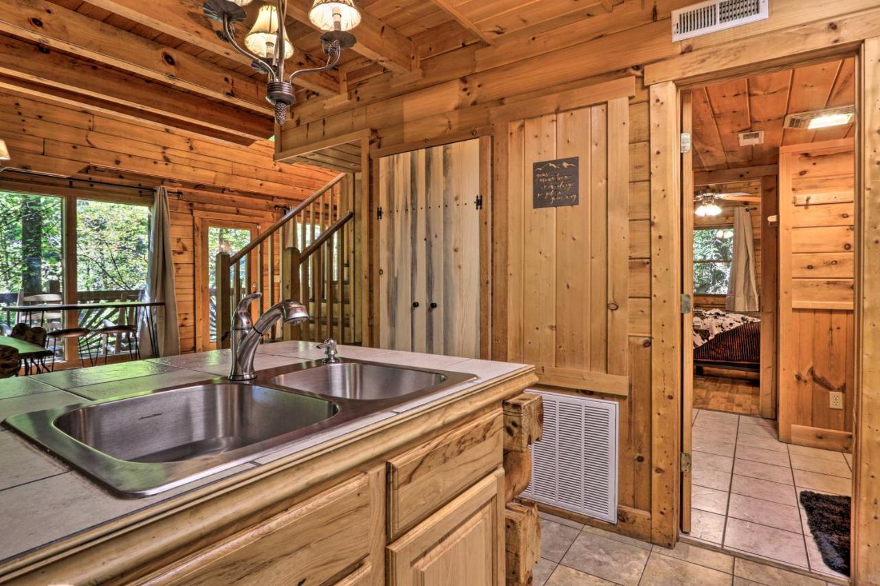Cabin With Hot Tub And Deck, 3 Mi To Pigeon Forge Sevierville Εξωτερικό φωτογραφία