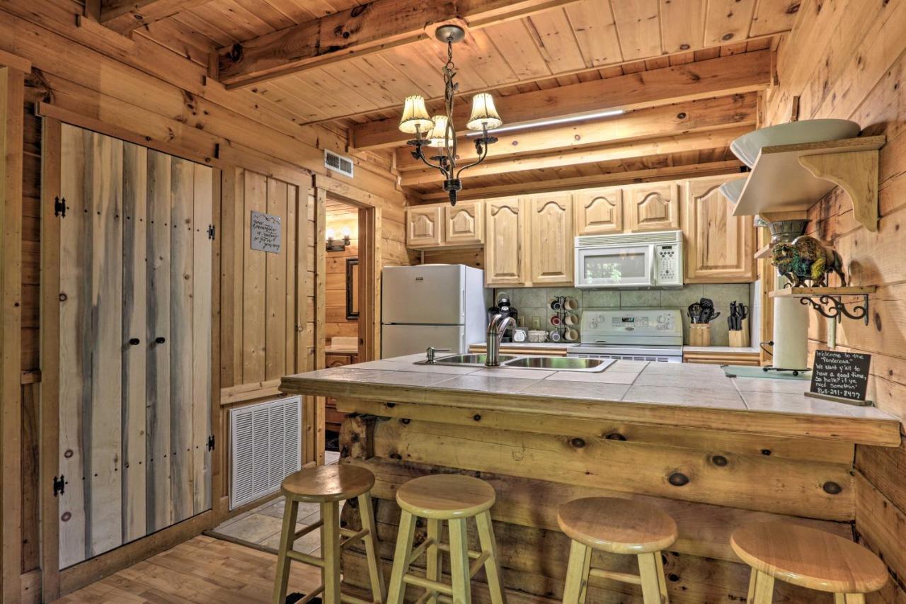 Cabin With Hot Tub And Deck, 3 Mi To Pigeon Forge Sevierville Εξωτερικό φωτογραφία